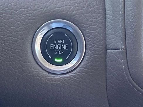 Used 2021 GMC Yukon Denali w/ Denali Premium Package image 13