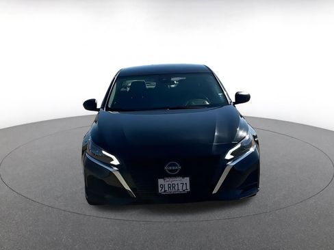 Used 2024 Nissan Altima 2.5 SV image 4