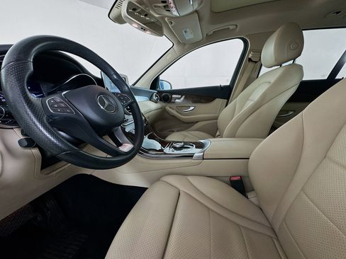 Used 2018 Mercedes-Benz GLC 300 w/ Premium Package image 20