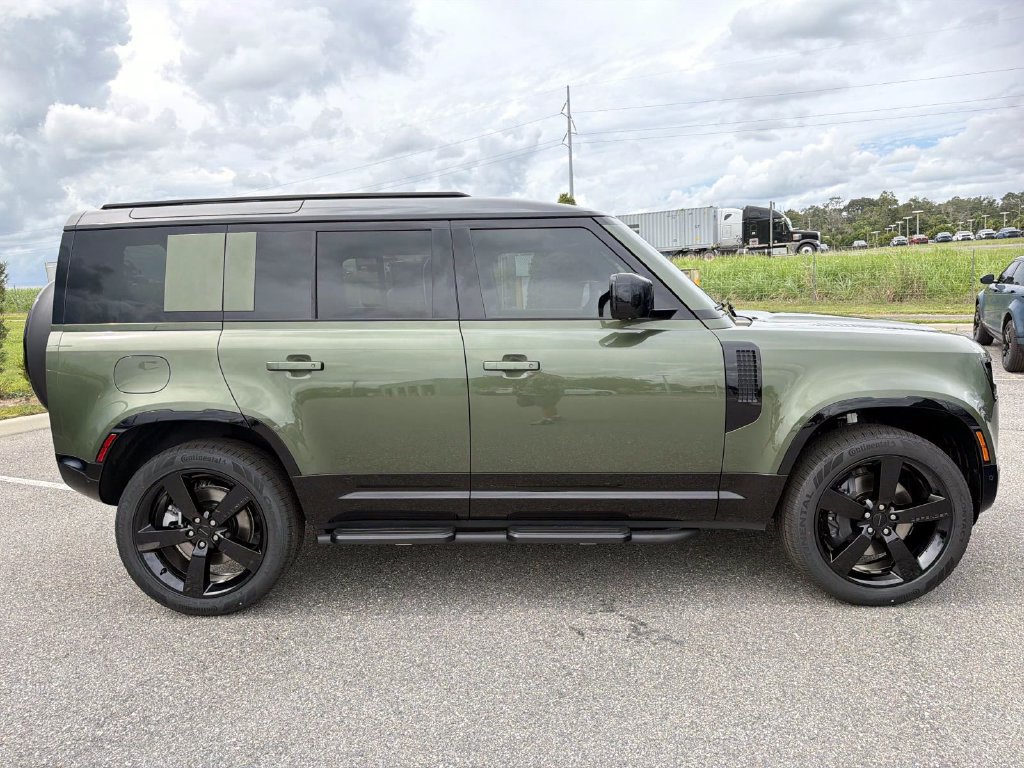 New 2026 Land Rover Defender 110 X-Dynamic SE AWD/4WD image 6