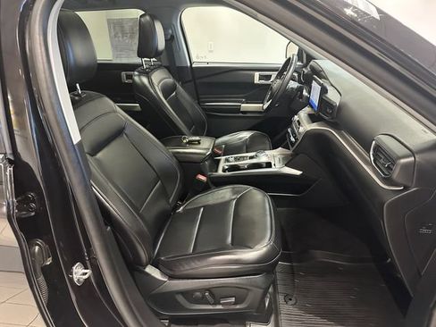 Used 2021 Ford Explorer XLT w/ Equipment Group 202A AWD/4WD image 7