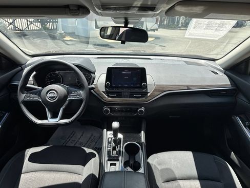 Used 2023 Nissan Altima 2.5 SV AWD/4WD image 17