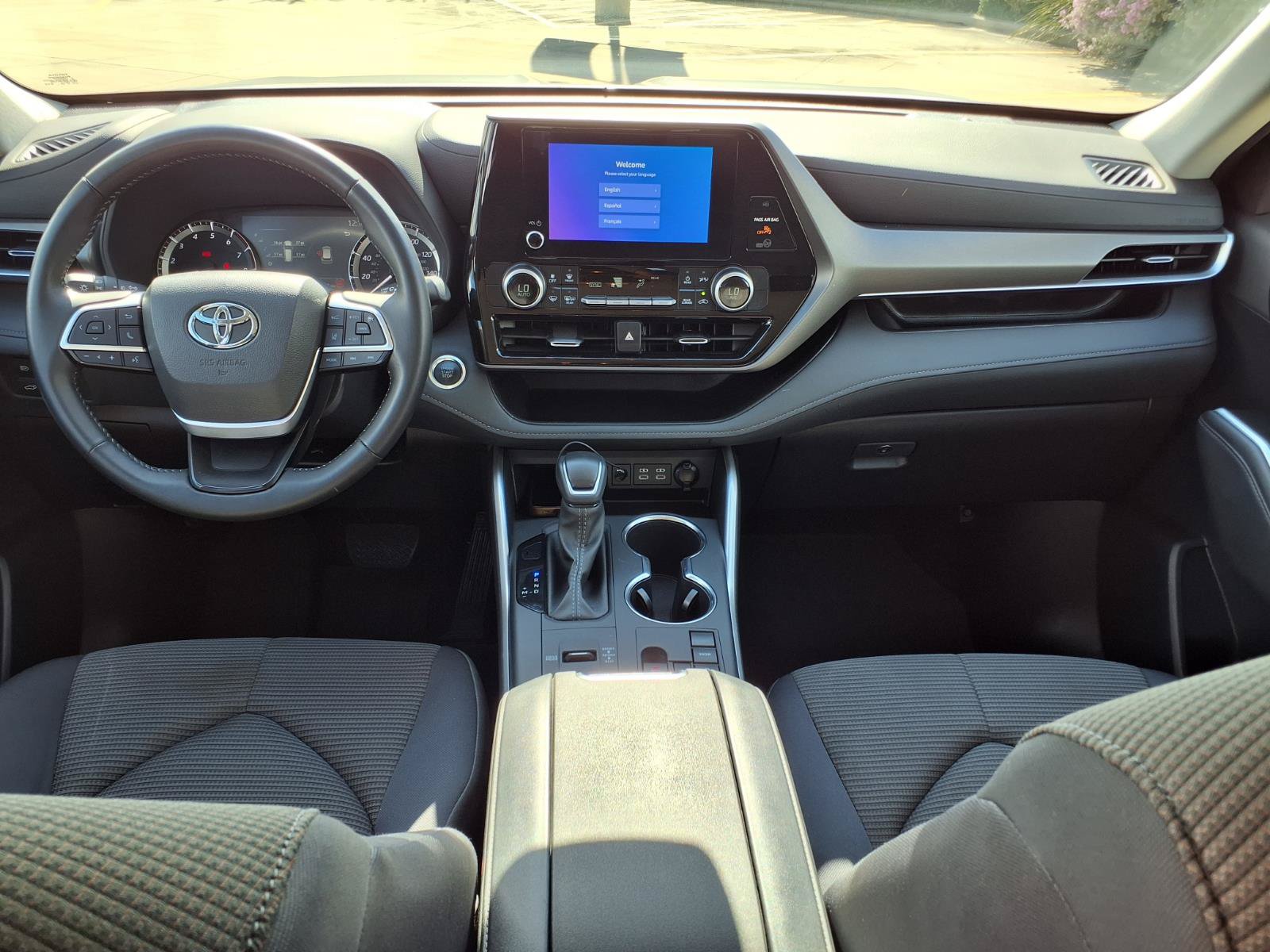 Certified 2025 Toyota Highlander LE FWD image 11