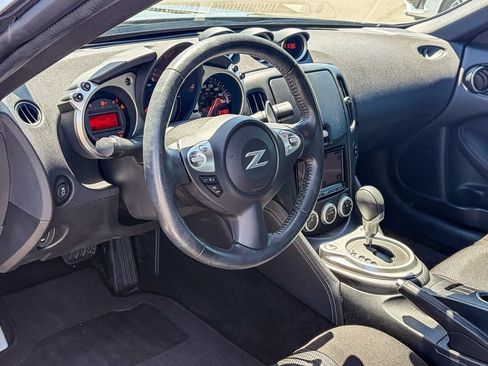 Used 2016 Nissan 370Z Coupe RWD image 8