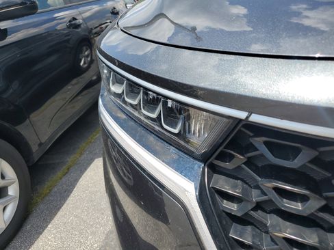 Certified 2023 Kia Sorento LX FWD image 4