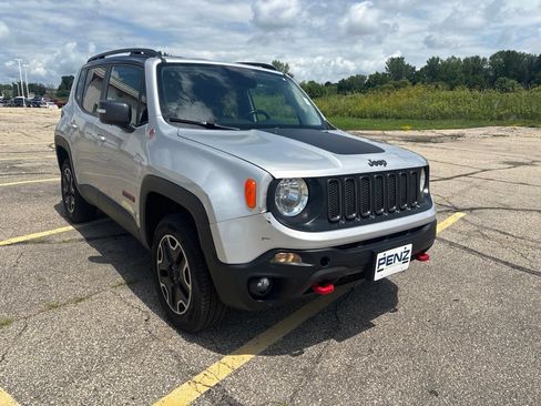 Used 2017 Jeep Renegade Trailhawk w/ Cold Weather Group II AWD/4WD image 3