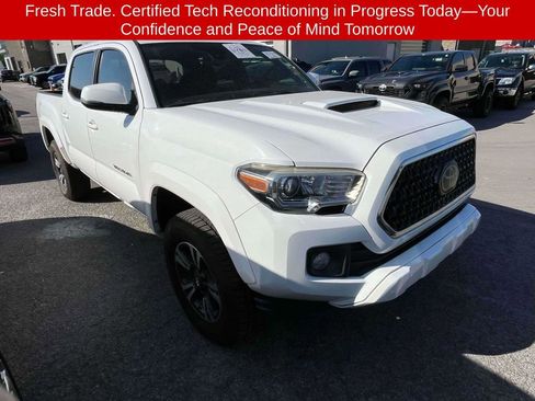 Used 2018 Toyota Tacoma TRD Sport image 1