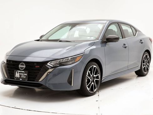 Used 2024 Nissan Sentra SR w/ SR Premium Package image 2