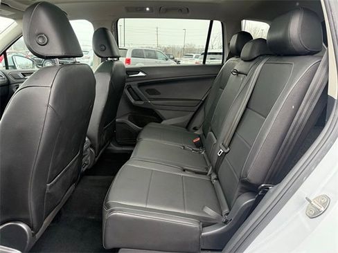 Used 2018 Volkswagen Tiguan SE w/ Panoramic Sunroof Package image 26