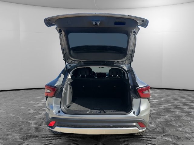 Used 2025 Chevrolet Trax LT FWD image 19