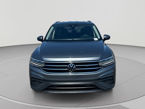 Certified 2022 Volkswagen Tiguan SE FWD image 8
