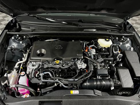 Used 2025 Toyota Camry XLE image 9