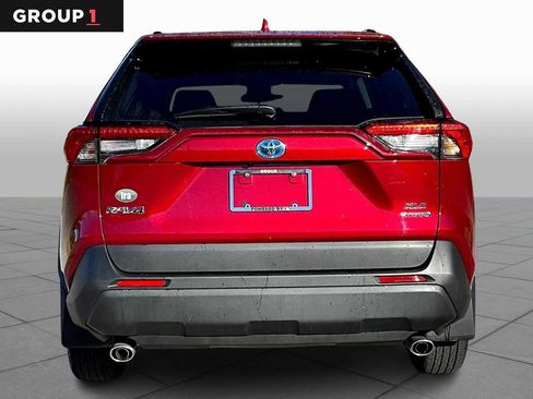 Used 2021 Toyota RAV4 XLE w/ Convenience Package AWD/4WD image 5