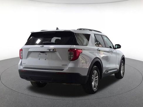 Used 2023 Ford Explorer XLT AWD/4WD image 5