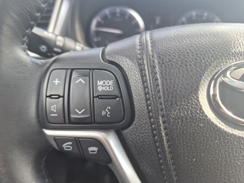 Used 2015 Toyota Highlander XLE AWD/4WD image 19