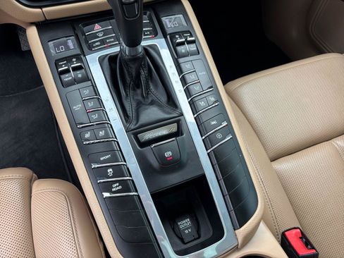 Used 2020 Porsche Macan AWD/4WD image 33