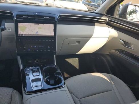Certified 2022 Hyundai Tucson Limited AWD/4WD image 17