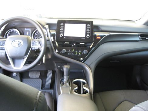 Used 2021 Toyota Camry LE image 30