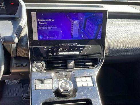 Certified 2022 Toyota Venza LE AWD/4WD image 15