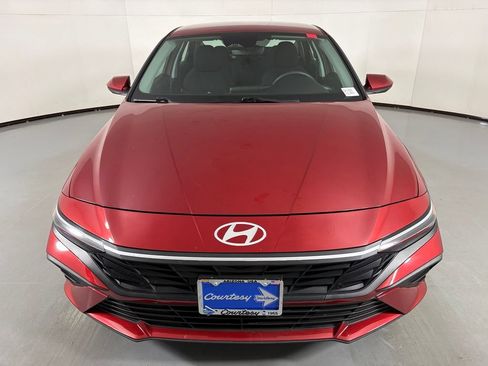 Used 2024 Hyundai Elantra SEL FWD image 3
