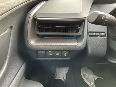 Used 2024 Toyota Prius XLE image 12