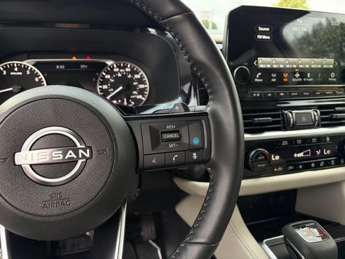 Certified 2025 Nissan Pathfinder SL AWD/4WD image 17