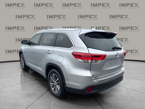 Used 2018 Toyota Highlander XLE FWD image 3