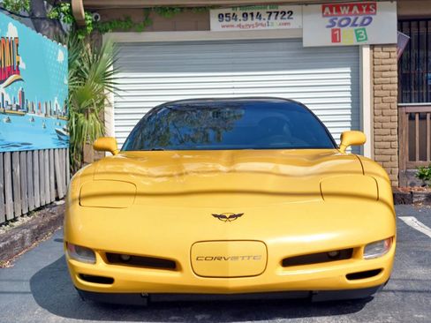 Used 2003 Chevrolet Corvette Coupe w/ Preferred Equipment Group image 2