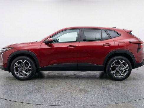 Used 2025 Chevrolet Trax LT FWD image 5