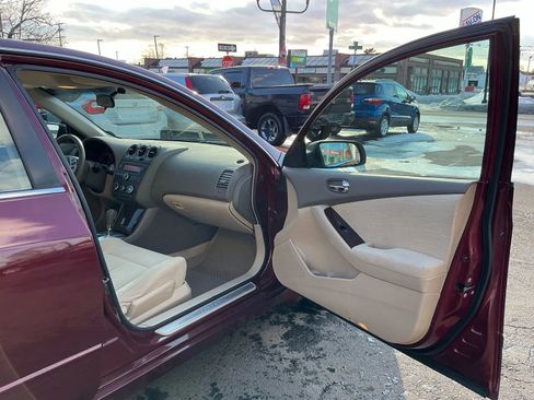Used 2010 Nissan Altima 3.5 SR w/ Sport Pkg FWD image 13