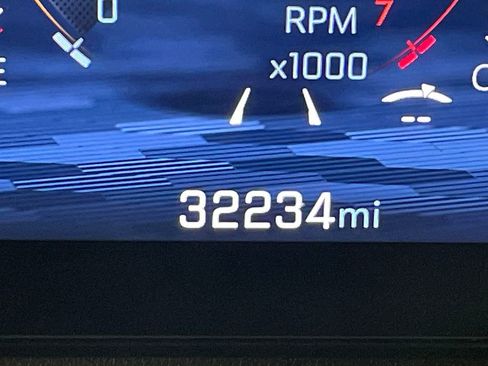 Used 2025 Chevrolet Traverse LT image 6