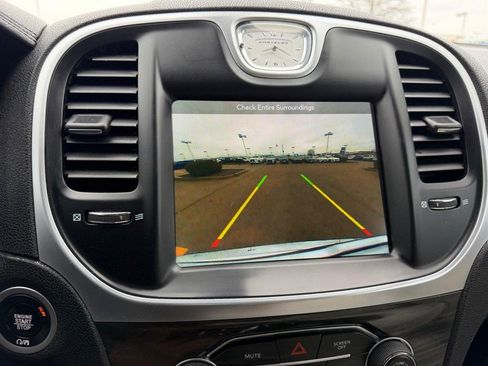 Used 2018 Chrysler 300 Touring w/ Driver Convenience Group image 20