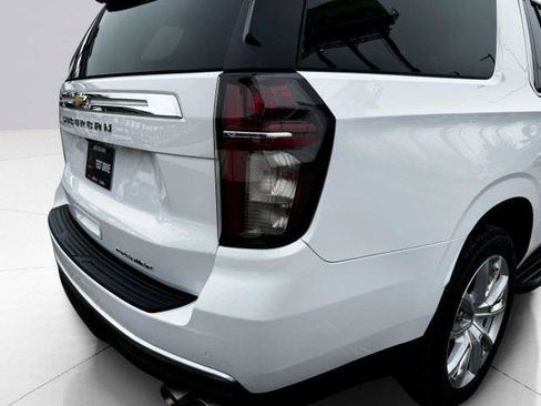 Used 2021 Chevrolet Suburban Premier w/ Premium Package RWD image 18
