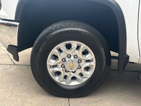 Used 2025 Chevrolet Silverado 2500 LT AWD/4WD image 13