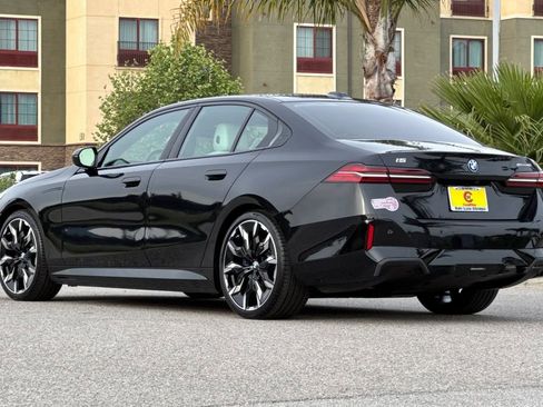 Used 2024 BMW i5 eDrive40i w/ M Sport Package image 5