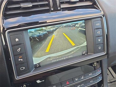 Used 2017 Jaguar F-PACE Prestige image 31