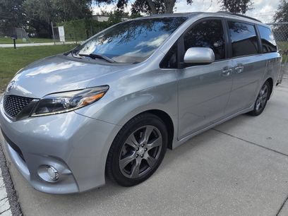 Used 2017 Toyota Sienna SE