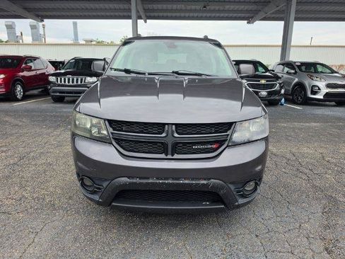 Used 2019 Dodge Journey Crossroad FWD image 2