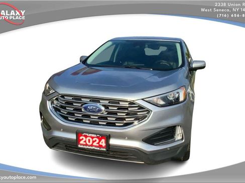 Used 2024 Ford Edge Titanium AWD/4WD image 2