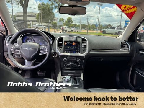 Used 2018 Chrysler 300 Touring L RWD image 11