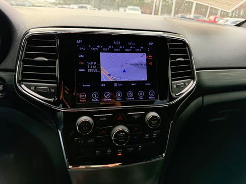 Used 2019 Jeep Grand Cherokee Altitude image 18