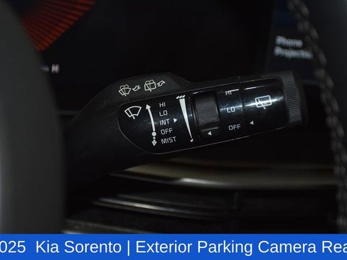 Used 2025 Kia Sorento S FWD image 12