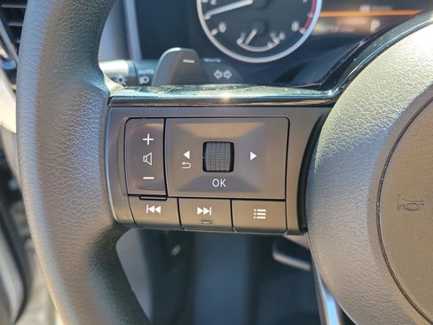 Used 2022 Nissan Rogue SV image 29