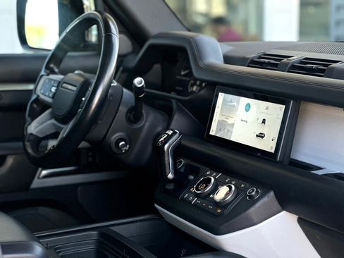 Used 2020 Land Rover Defender 110 HSE image 11