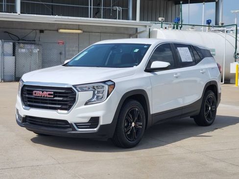 Used 2024 GMC Terrain SLE FWD image 3