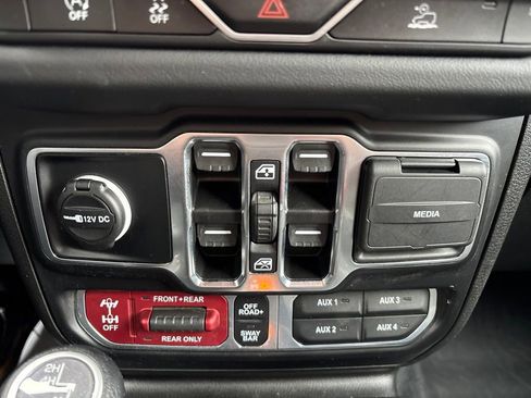 Used 2024 Jeep Wrangler Unlimited Rubicon AWD/4WD image 61