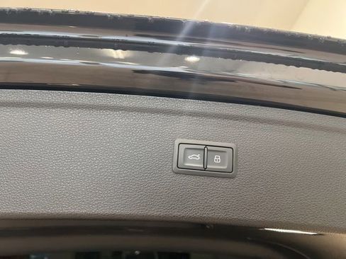 Used 2020 Audi Q5 e Premium Plus AWD/4WD image 15