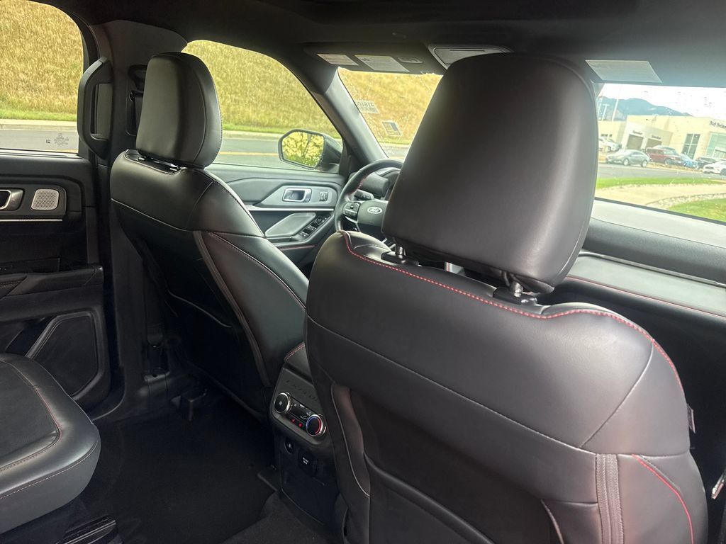 Used 2025 Ford Explorer ST AWD/4WD image 29