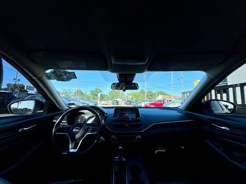 Used 2020 Nissan Altima 2.5 SR FWD image 13