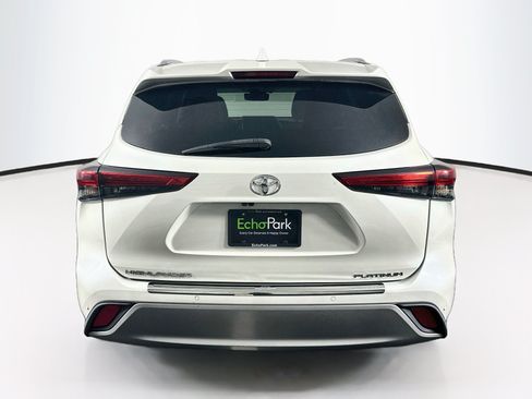 Used 2021 Toyota Highlander Platinum FWD image 7